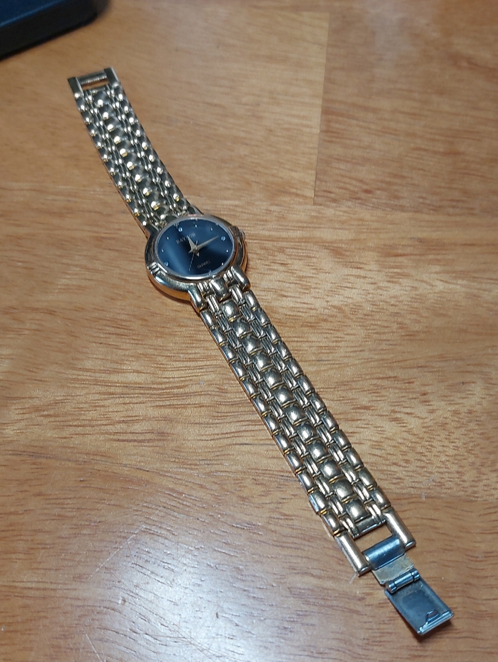 Vintage Baylor Working Ladies 6.5" Goldtone Watch Black Face - Picture 4 of 9